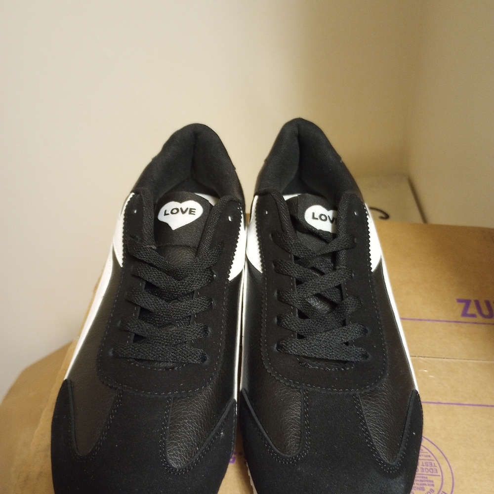 Shoes - Picture 3 of 4